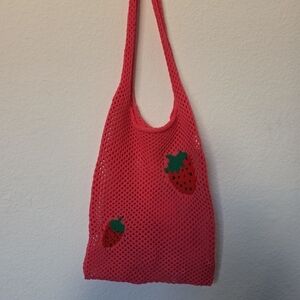 Chic Strawberry Knit Tote - Pink
